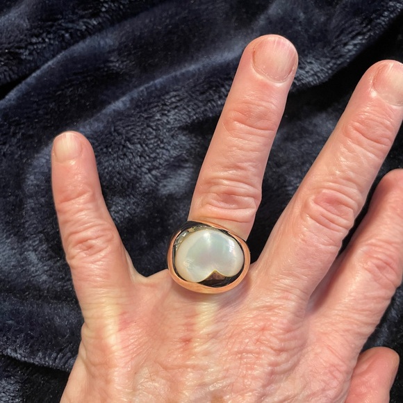 Gold Ring, 14kt with Beautiful Mother of Pearl HEART. 
This Gorgeous Dome Ring! - Picture 10 of 17